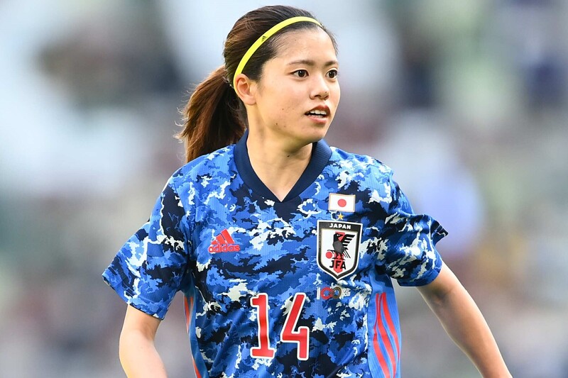 なでしこ長谷川唯が愛くるしい“スマイル”ピースショット投稿！ 女子