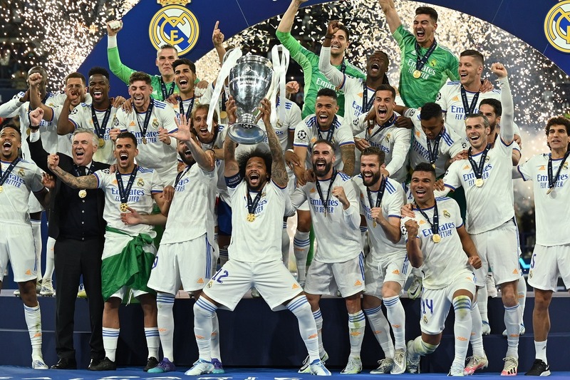 最高の4ショット！」マドリー戴冠後のレジェンド集合カットが大反響