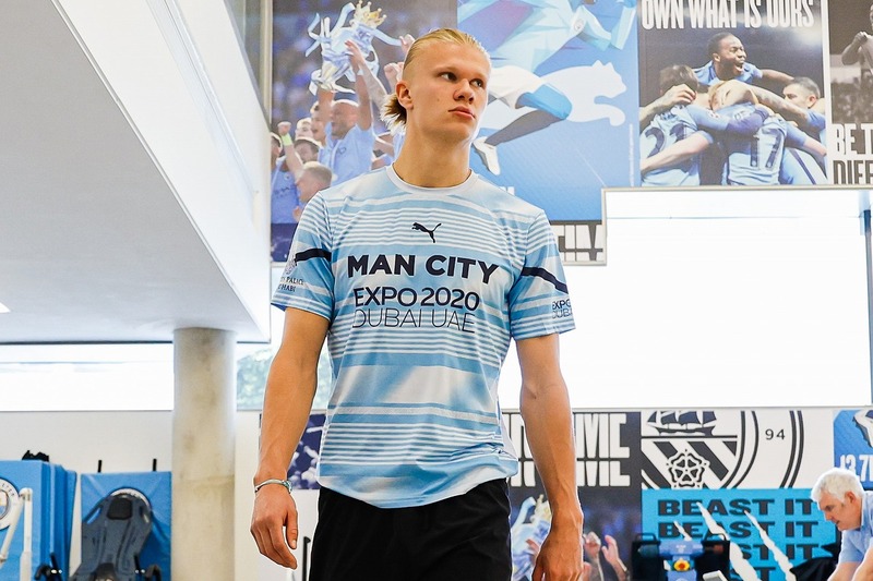 最高にホット！」ノルウェー代表FWハーランドが休暇中の“ゴキゲン”な姿