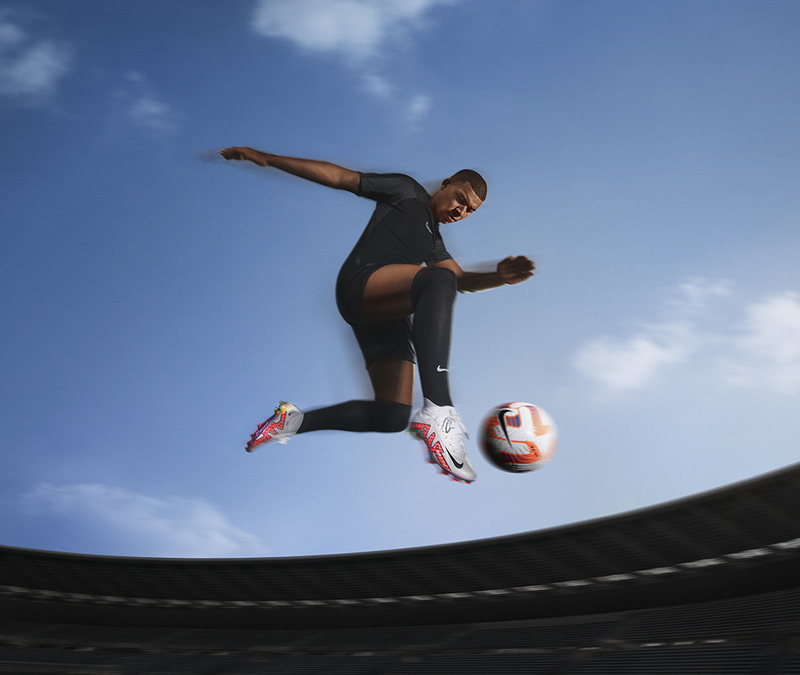 サッカースパイク ナイキエムバペモデル トップ （NIKE フランス