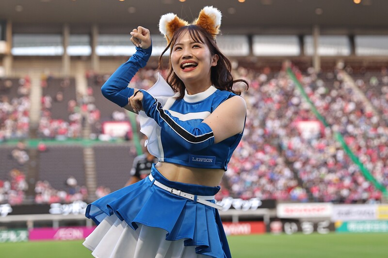 ファイターズ ダンス ユニフォーム Jの舞台に話題沸騰の“きつねダンス”が登場！ ファイターズガールと