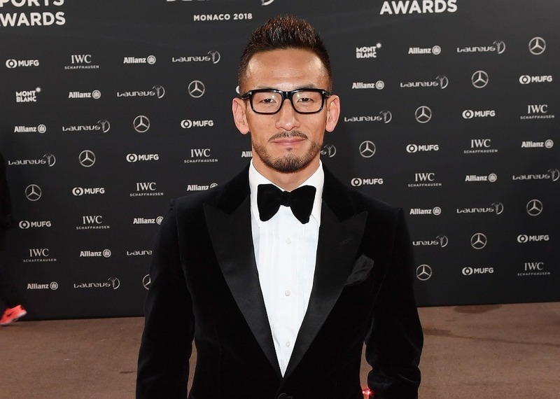 かっこよ」「不思議と何でも様になる」巨大コンバインに乗り込んだ中田