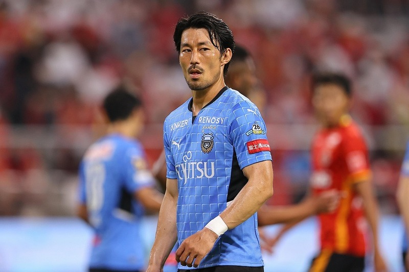 海賊系似合いすぎ」「カッコいい」フロンターレ家長昭博、赤髪の人気