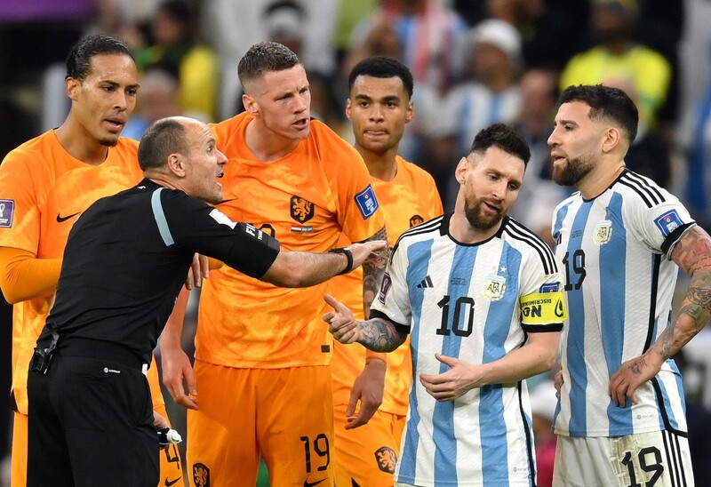 イエローカードの嵐…大荒れの準々決勝にネット衝撃「流石にラフプレー