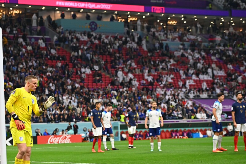 砂漠のスタジアムは閑散としていた」FIFAが“チケット完売”と発表