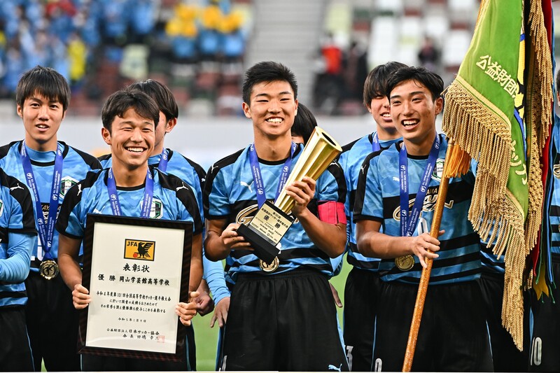 日本でサッカーをする幸福よ」元中国代表FWが高校選手権決勝を生観戦して思わず感嘆の声！「僕たちもここで優勝したんだ」とも サッカーダイジェストWeb