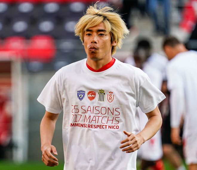 かっこ可愛いすぎてやばい」伊東純也、S・ランスの新ユニ着用姿が反響