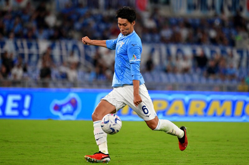 少なくとも3度ボールを失い…」2戦連続スタメンの鎌田大地に現地