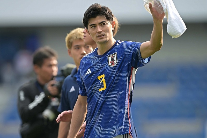 日本代表　谷口彰悟　ユニフォーム 谷口彰悟 赤黒の新ユニ披露 背番号はW杯と同じ3「似合ってる