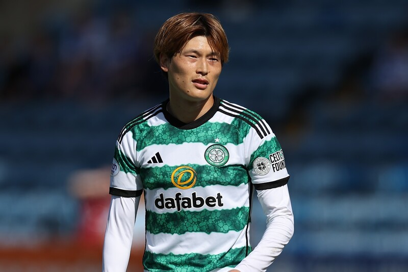 topps now 古橋亨梧 セルティック 日本代表 #010 16 167446_ext_04_0_L.jpg