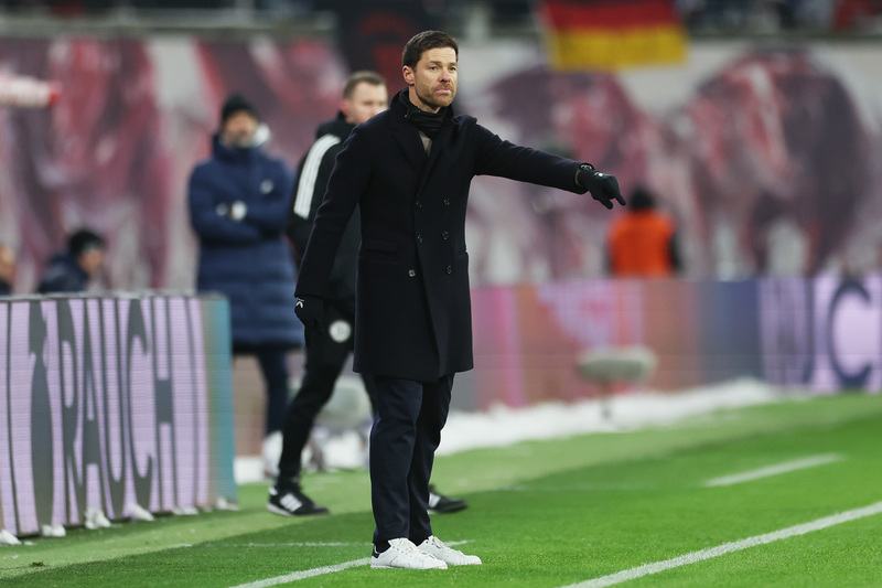 サッカー・フットサル Liverpool シャビアロンソ 現地購入
