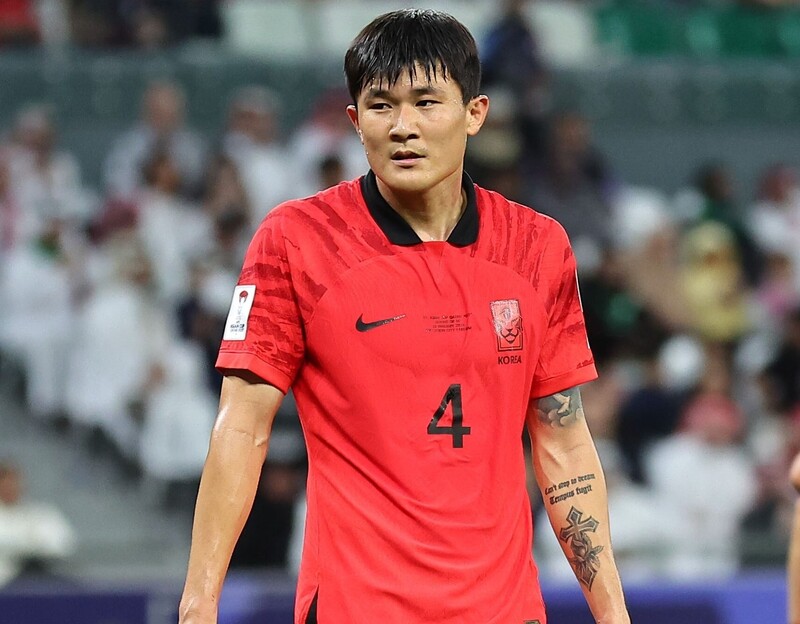 【現地購入新品タグ付き】サッカー韓国代表 キムミンジェ 公式ユニフォーム 新品タグ付き】韓国代表2022ホームユニフォーム長袖 4番 キムミンジェ