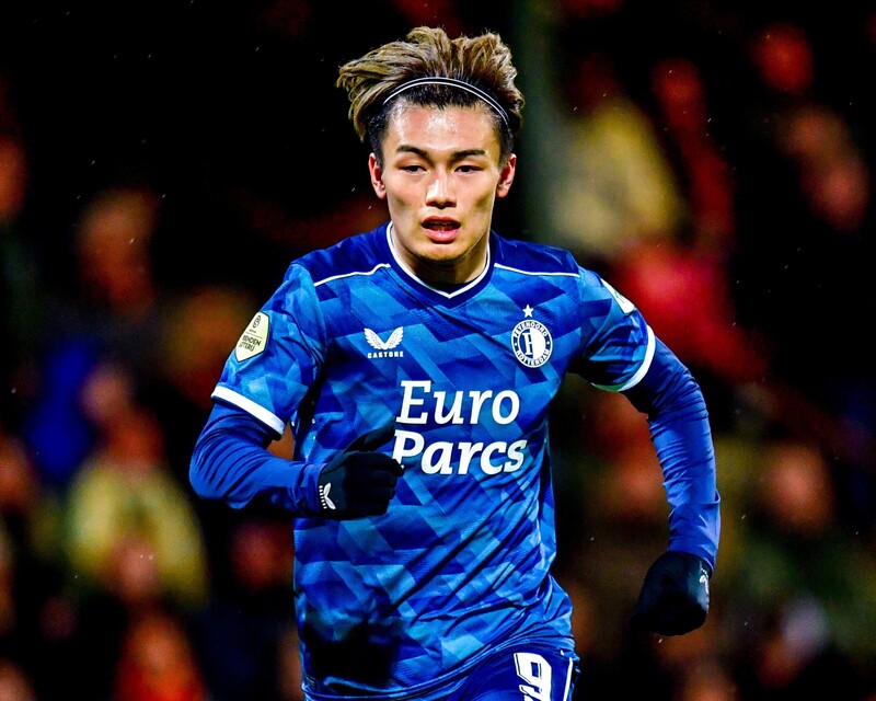 サッカー フェイエノールト ジャケット 小野伸二 上田綺世 天才・小野伸二の帰還にフェイエノールト本拠地が熱狂！ その様
