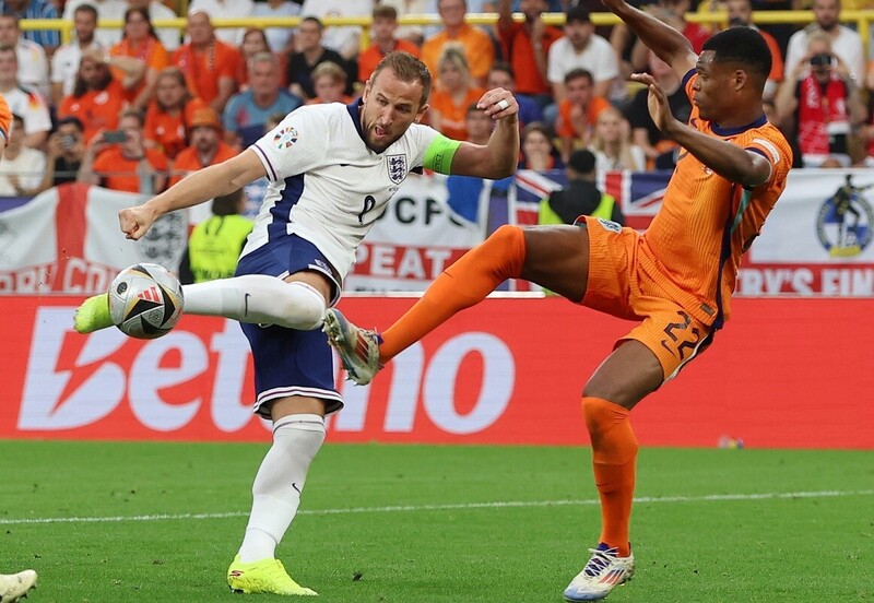 恥ずべき判定」「ペナルティには程遠い」ケイン獲得のPKを英レジェンド