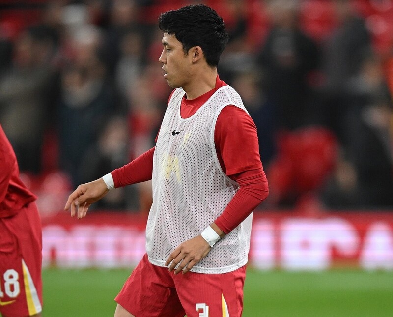 エンドウは右SBか」ようやく先発なのになぜ？ 遠藤航、まさかのDF起用