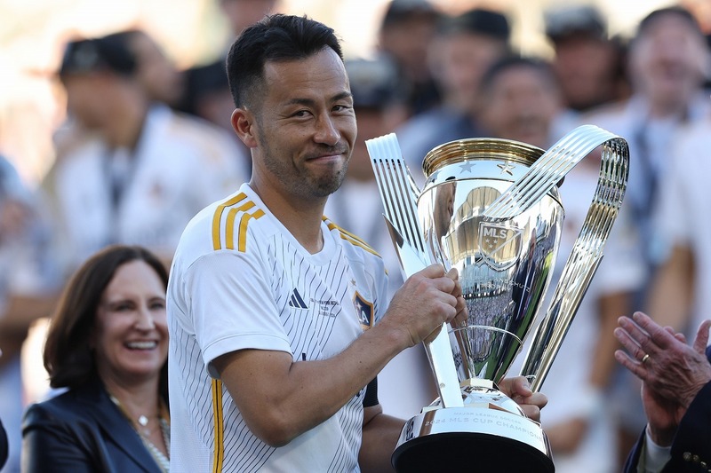 素晴らしい仕事だマヤ！」吉田麻也がLAギャラクシーの年間最優秀DF賞を