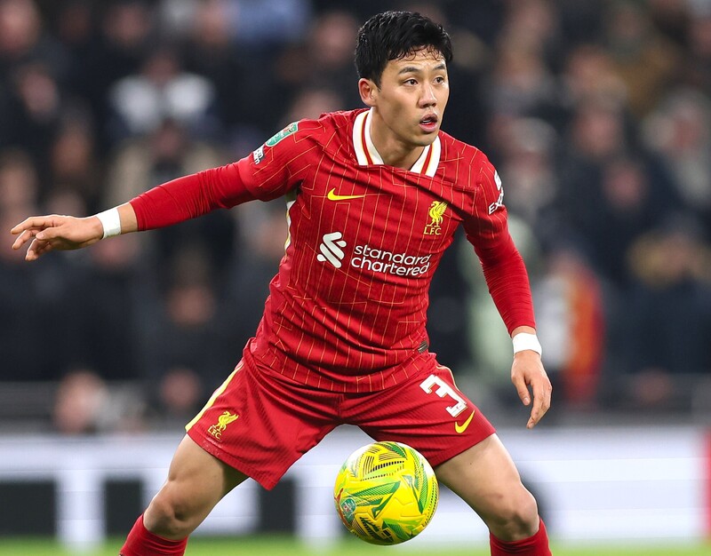 サッカー日本代表 遠藤航選手所属 リバプールFC ジャージ トラックジャケット あれだけ周りの選手に称えられるってことは…」元日本代表も着目