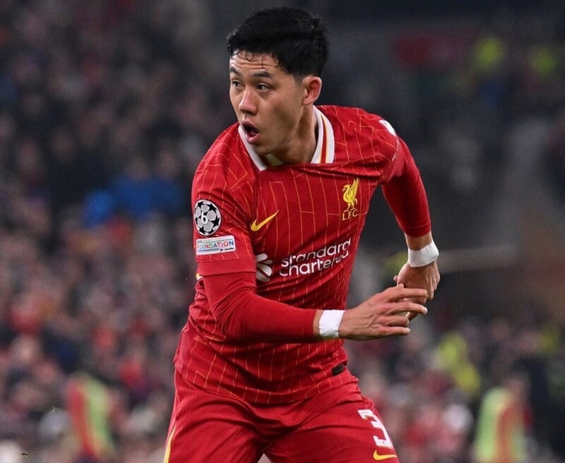 リバプール　遠藤航選手　サイン入り　サッカースパイク サイン入り／10名】遠藤航スパイク、ユニフォーム……当たります