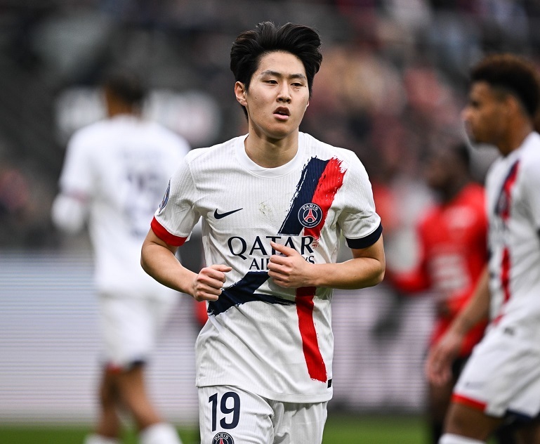 パリサンジェルマン 19 イ・ガンイン イ・ガンインはひどい」パリSGの悩める“韓国至宝”をフランス人記者が