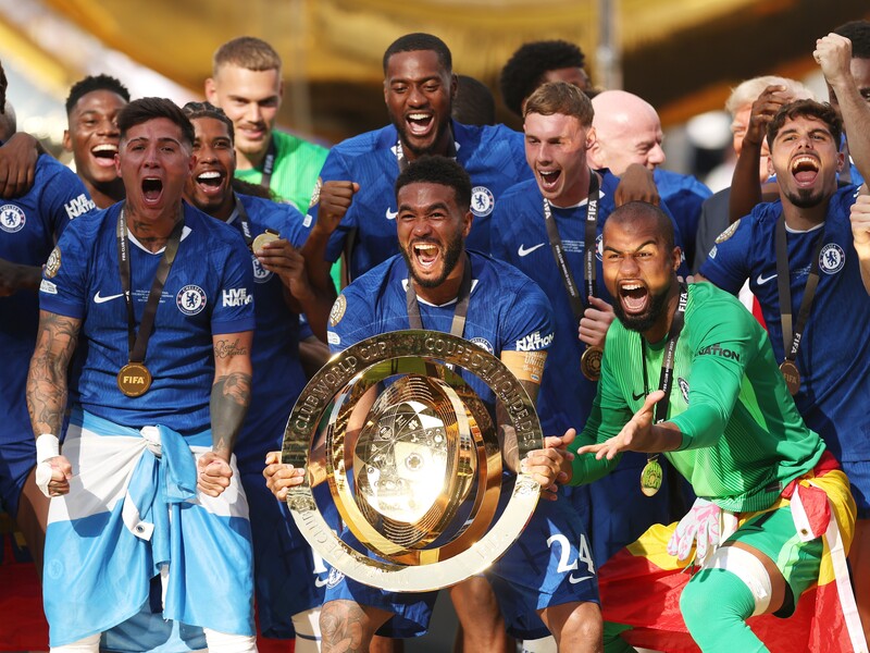 チェルシー　リバーシブル　クラブW杯優勝　football S サッカー サッカークラブW杯、チェルシーが優勝 パーマーが2ゴール1