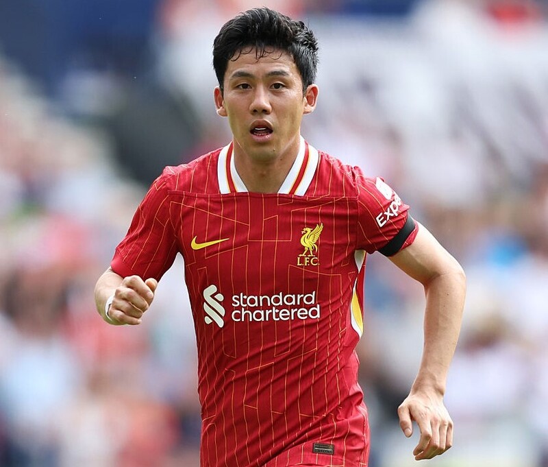 サッカー日本代表 遠藤航選手所属 リバプールFC ジャージ トラックジャケット デカい、速い、上手い。ボックス内で最強」リバプール遠藤航が