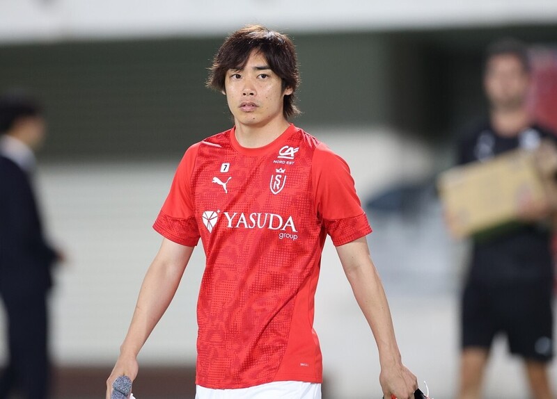 10番かっこいい」「おぉ！新鮮～」古巣復帰の伊東純也、新ユニホーム姿