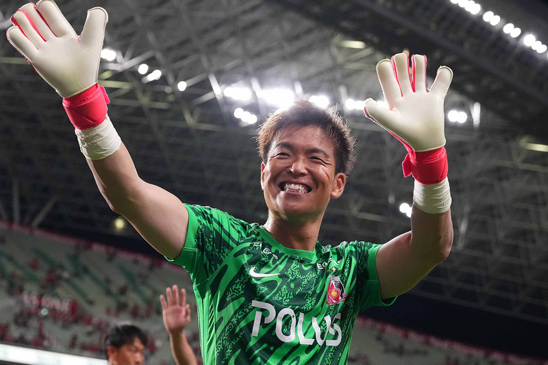 まさに神業、浦和の絶対的守護神が右足一本で決定機を阻止。本人が