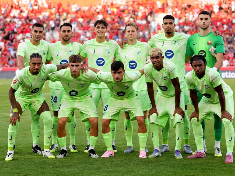 オランダ代表みたい」「なんて美しいんだ」バルセロナが新サードユニを