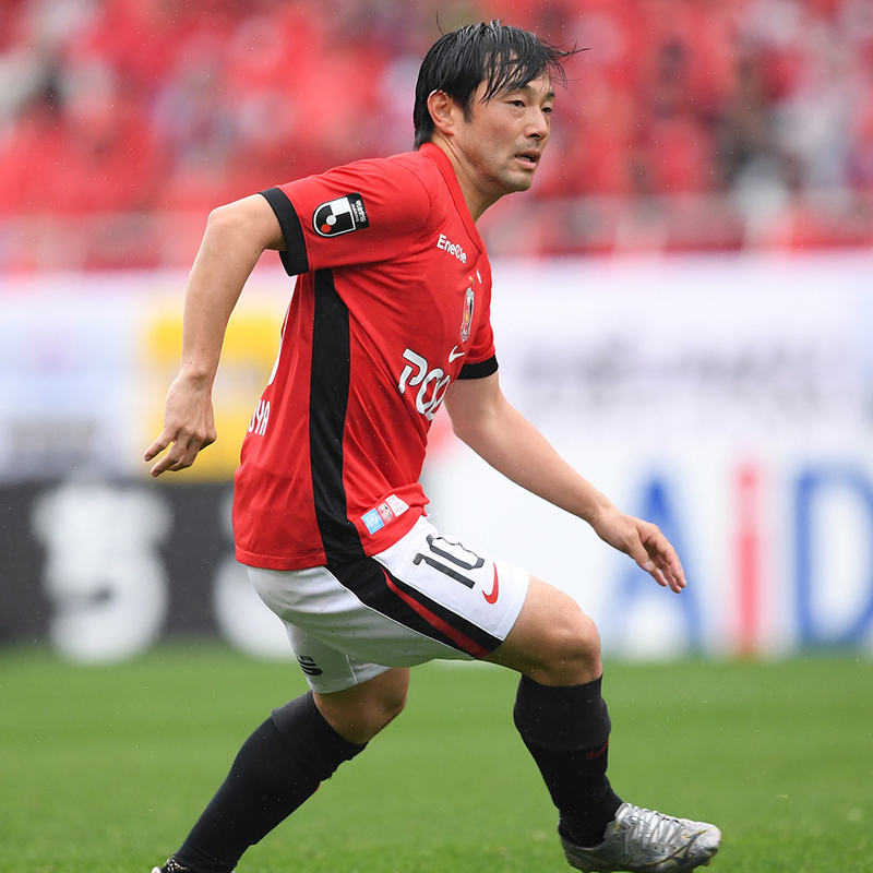 浦和レッズ　中島翔哉選手　モバガチャ　特大1/5アクリルスタンド 浦和レッズ缶バッチ 牲川歩見・中島翔哉 - メルカリ