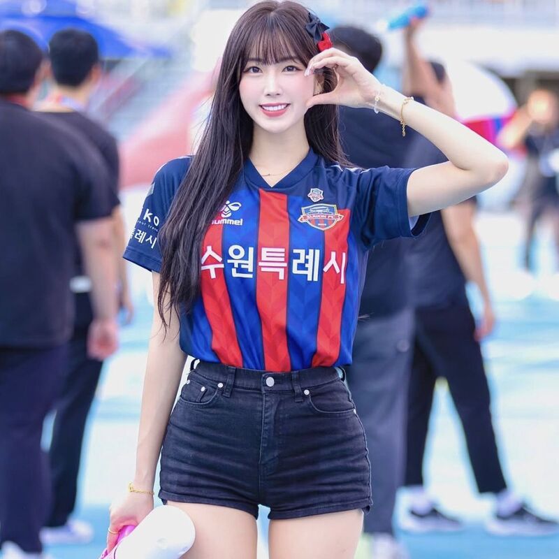 なんちゅうカラダだ…」韓国9頭身チアが初マラソンで魅せた“大胆