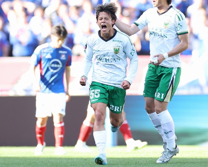 中村俊輔みたい」「何回も観ちゃう」ヴェルディ25歳DFのFK弾に脚光