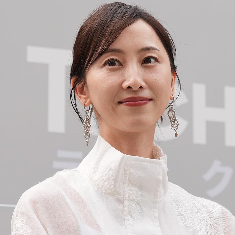 マジか」「可愛い！！！」アーセナル優勝で“ユニホーム姿の人気女優”に