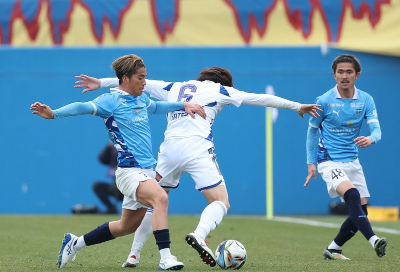 ガンッと刺して、相手のマインドまでへし折る。“ボールは持てる”横浜FC