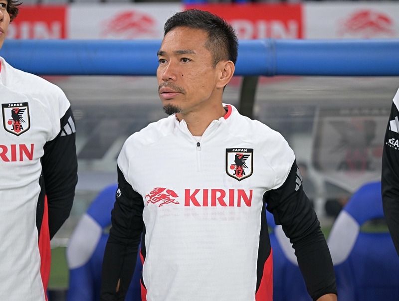 オーラが。半端ない」「かっこいい」全身黒コーデで登場！ 39歳