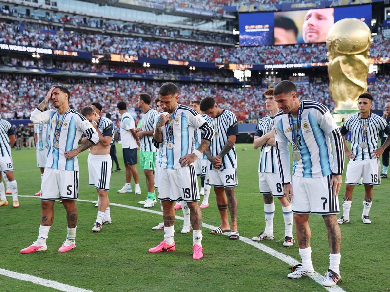 完全沈黙で会場を後にした」失意のアルゼンチン代表、試合後に