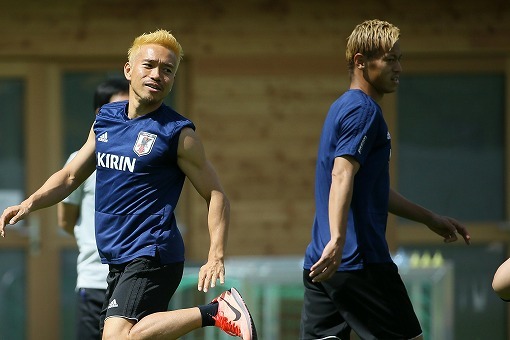 長友佑都が本田圭佑に苦言 もっと走って ミスを減らして このままでは3戦全敗 サッカーダイジェストweb