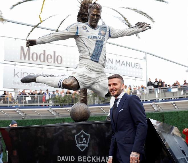 アウトレット品 サッカー選手 ベッカム 等身大パネル？？ abamedyc.com