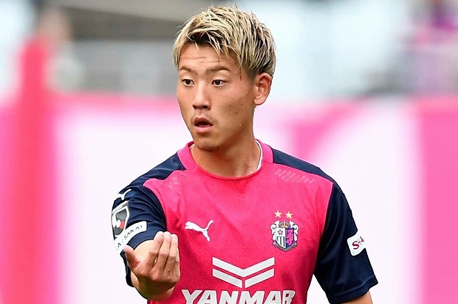 新人王”二冠達成！20歳のDF瀬古歩夢がベストヤングプレーヤー賞に輝く。C大阪からの選出は南野拓実以来７年ぶり | サッカーダイジェストWeb