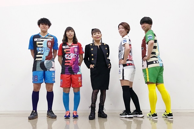 INAC神戸、コシノヒロコデザインのユニフォームを発表！「世界が驚く