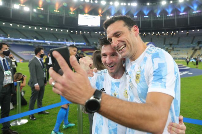 メッシを指導する難しさ 一度も感じことはない スカローニ監督が語るアルゼンチン代表の変化と内情 直撃インタビュー サッカーダイジェストweb メッシを指導する難しさ 一度も感じことはない スカローニ監督が語るアルゼンチン代表の変化と内情 直撃インタビュー サッカーダイジェストweb