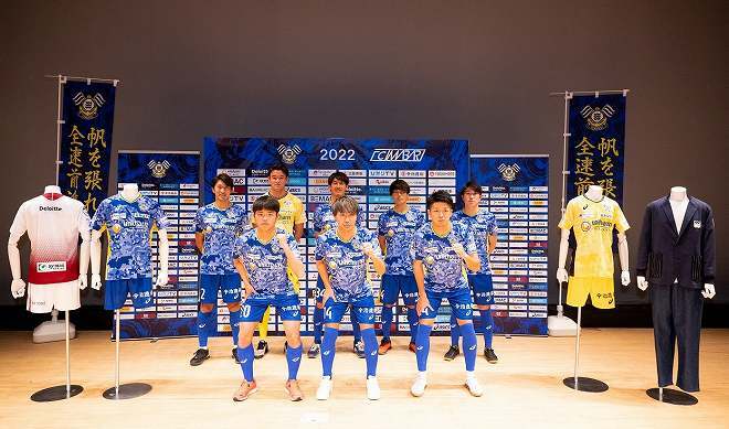 愛媛出身の白濱亜嵐さんがデザイン！ FC今治が『アシックス』の