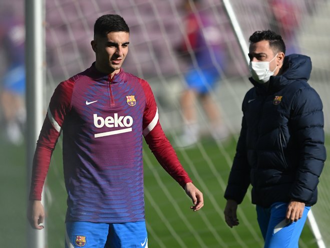 なぜシャビはアタッカー３枚を補強したのか 戦術的狙いと 求めた条件 を番記者が明かす 現地発 サッカー スポーツブル スポブル