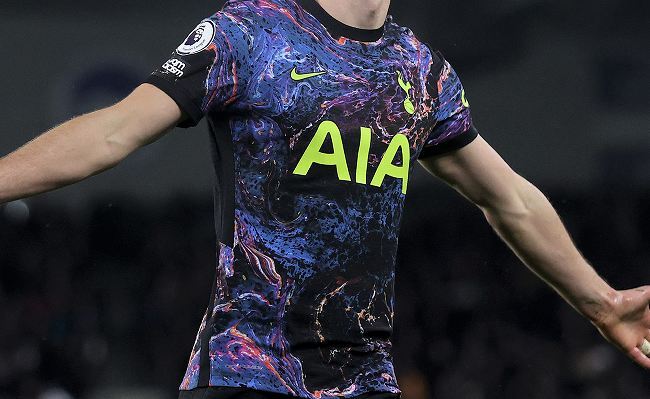 デザイナーを出せ」トッテナムが”衝撃”の新アウェーユニを発表し