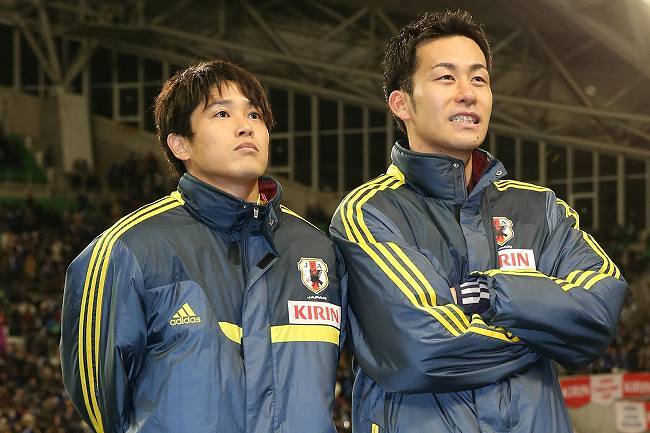 温かい目で応援を」シャルケOBの内田篤人が、新戦力・吉田麻也に