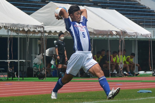 総体】蹴ってよし、投げてよし――。8強入りの矢板中央に現われた