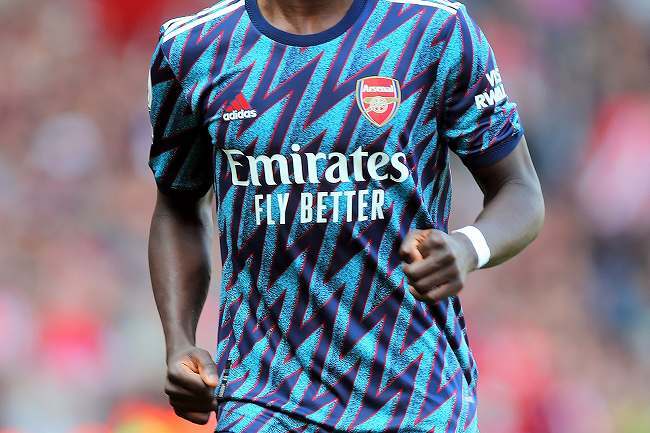 ピンクかわいい」アーセナルが新サードユニを発表！ イナズマ柄から