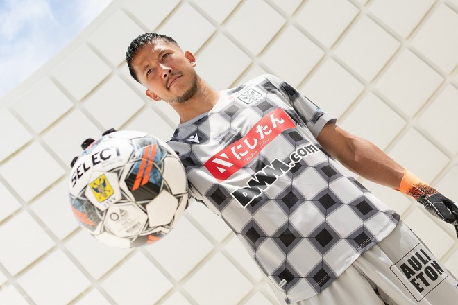 シュミットダニエル選手のサインボール dan-200x300.jpeg