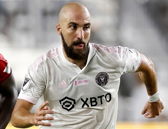 adidasセリエAユベントスゴンサロ・イグアインユニフォームサッカー