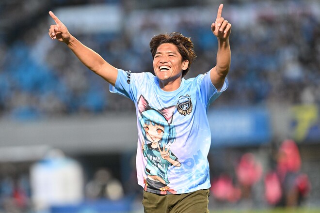 【本日のみ値下げ！】大久保嘉人選手着用サイン入りサッカースパイク MIZUNO MORELIA NEOIIIβ JAPAN シルバー 24 5cm 大久保嘉人選手直筆