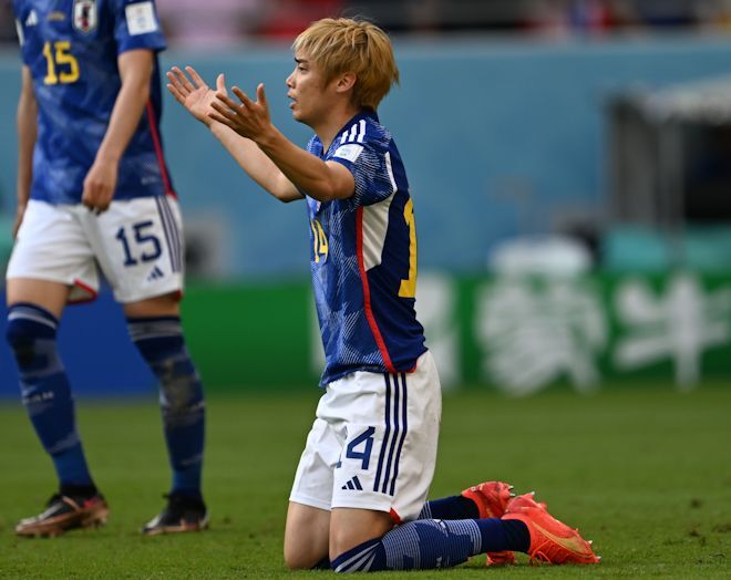 レッドやろ 本田圭佑が叫んだ伊東純也へのファウル イエロー判定は妥当だったのか 家本元審判員が見解 サポーターなら300 赤 だけど W杯 サッカーダイジェストweb